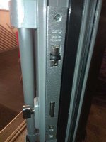 замок в алюминиевой двери